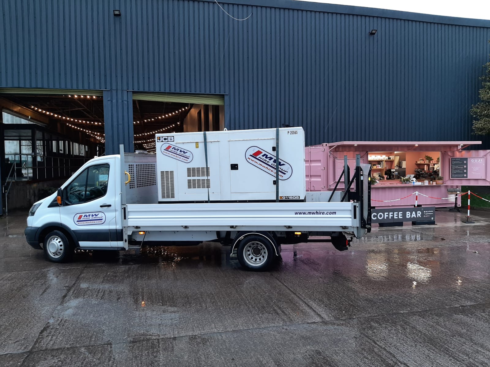 NEW JCB 116QS  being dropped off on site